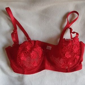 Red lace bra 32D